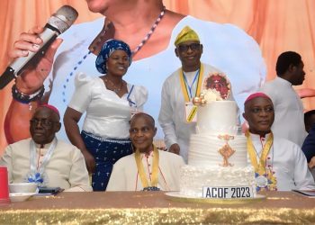 CATHOLIC FAITHFUL DONATE TO FUND OKOJIE’S FOUNDATION