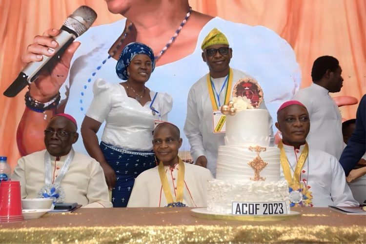 CATHOLIC FAITHFUL DONATE TO FUND OKOJIE’S FOUNDATION