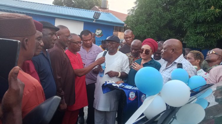 TOCHUKWU EZISI DONATES 18 SEATER BUS WORTH OVER N35 MILLION TO NAGAFF